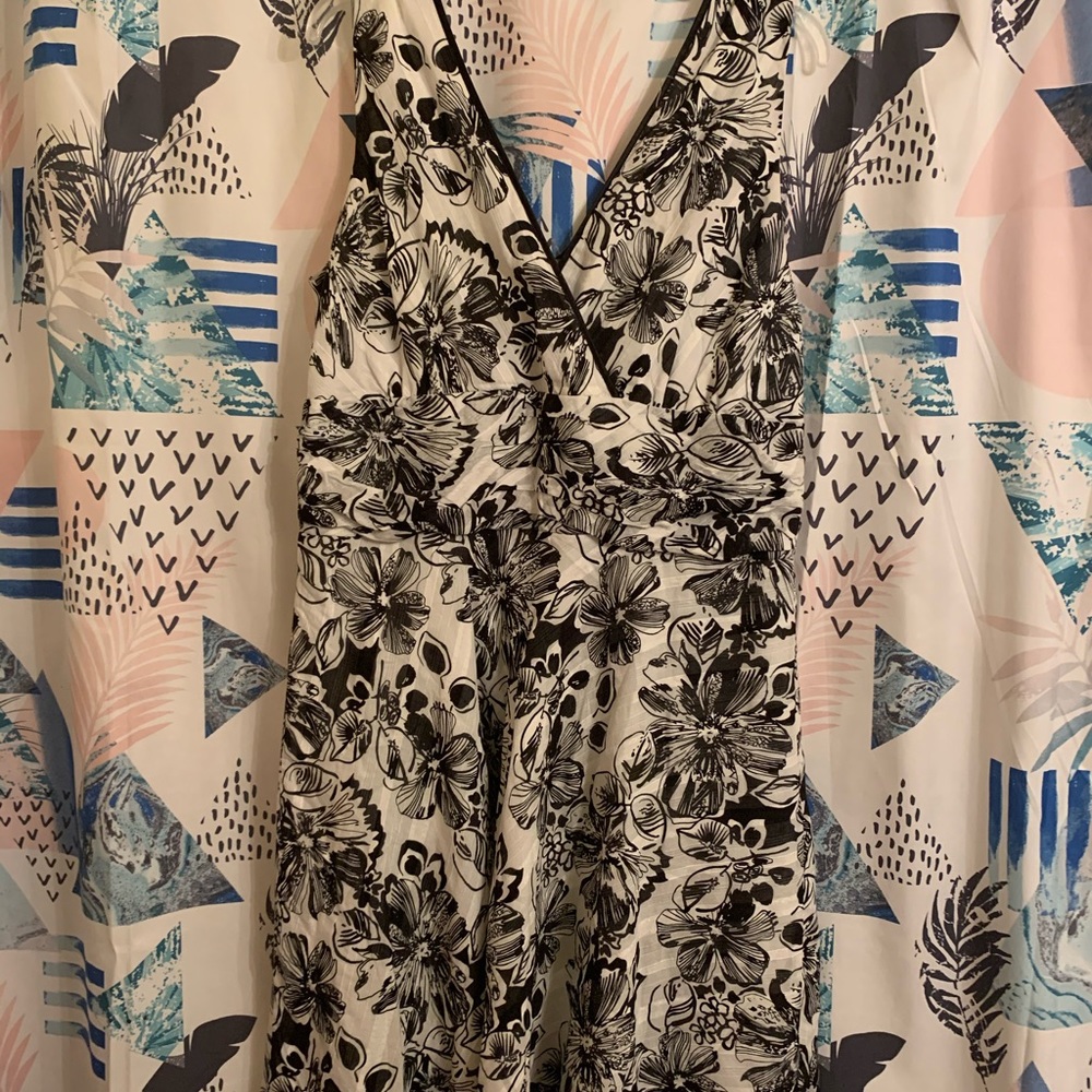 Nice black & white flower summer dress